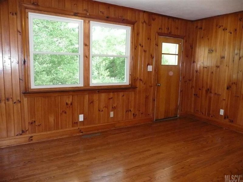 3072 School St, Claremont, NC 28610