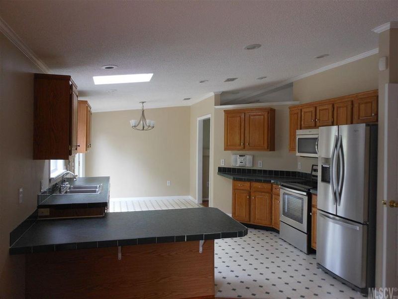 1107 Manor St, Conover, NC 28613