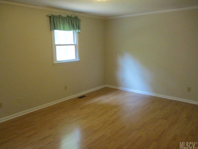 1362 Prince St, Hickory, NC 28602