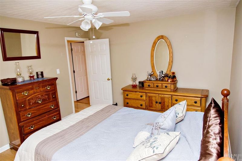 3546 35th Street Ln NE, Hickory, NC 28601