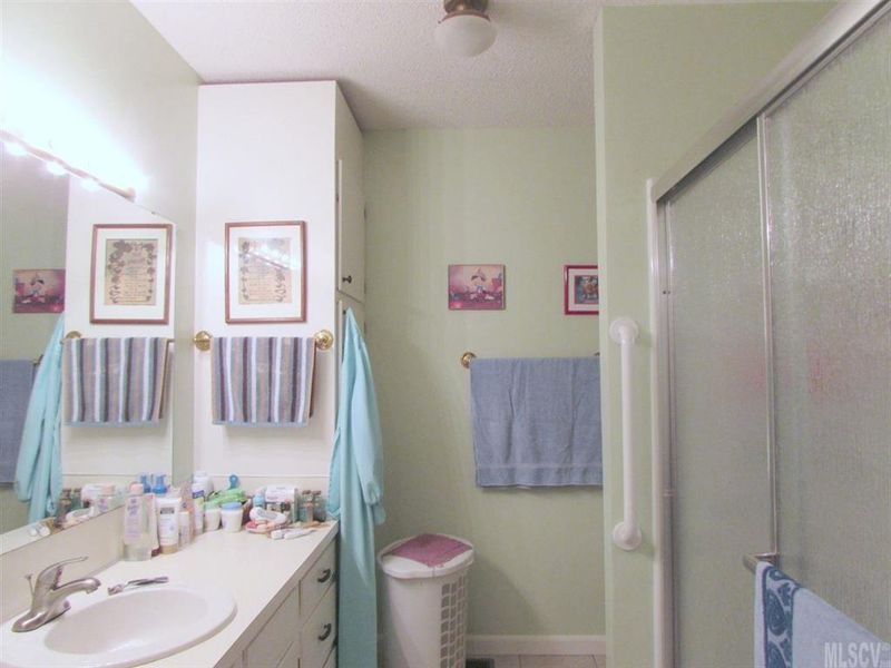 1330 5th St NE #177, Hickory, NC 28601