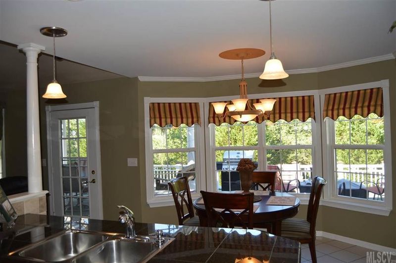 6498 Willowbottom Rd, Hickory, NC 28602