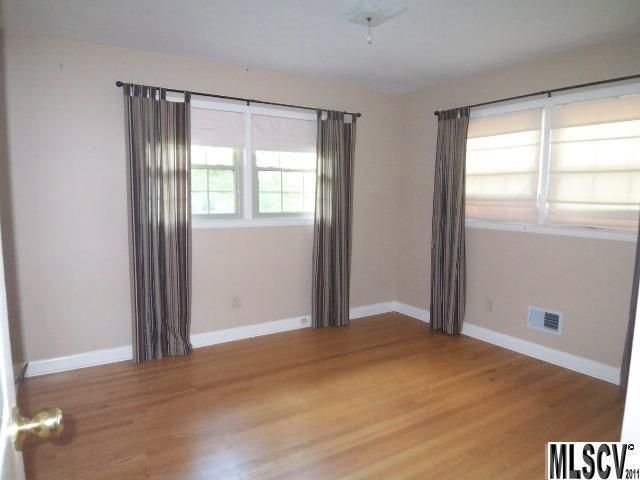 802 7th Ave SW, Conover, NC 28613