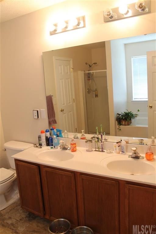 1909 9th Street Dr SE, Hickory, NC 28602