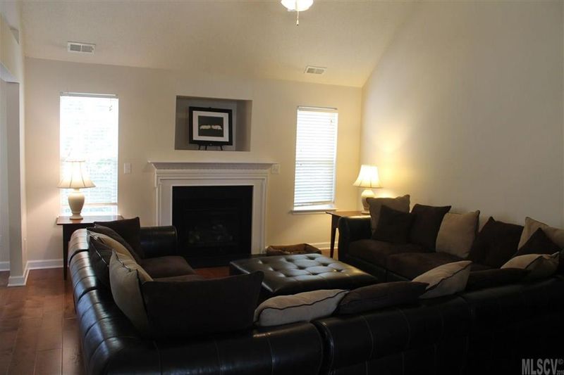 1909 9th Street Dr SE, Hickory, NC 28602