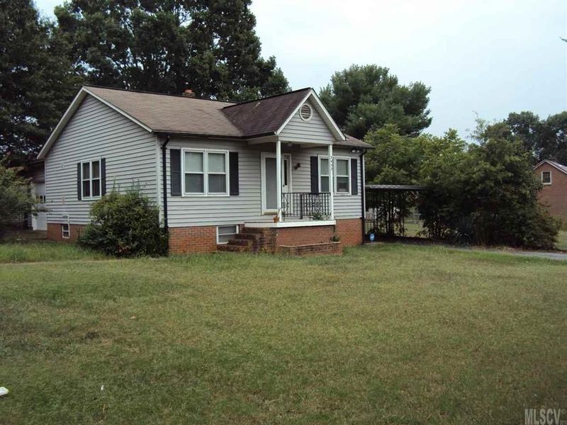 2432 33rd St NE, Hickory, NC 28601