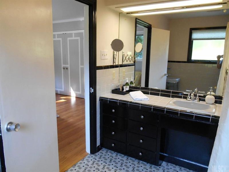 174 17th Ave NW, Hickory, NC 28601