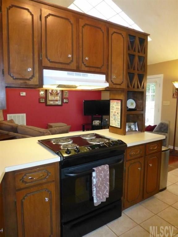 5191 Wright Dr, Hickory, NC 28602