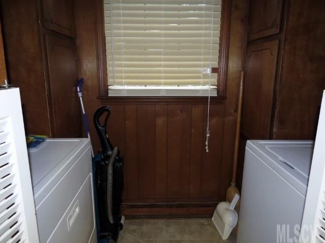 222 Edison Dr, Statesville, NC 28625