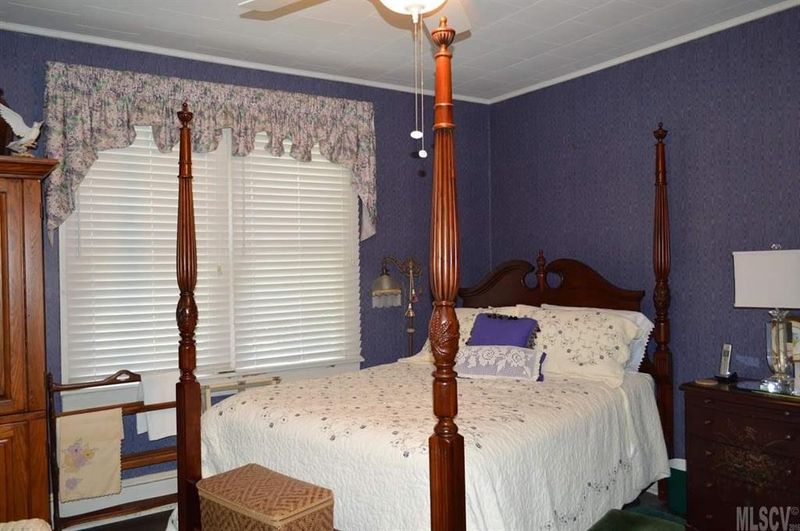 217 W Main St, Lincolnton, NC 28092