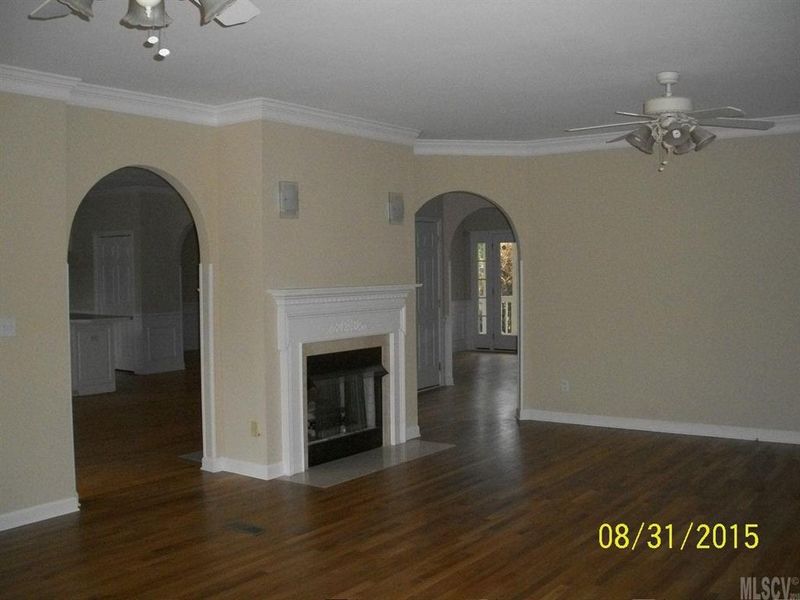 3814 1st St Dr NW, Hickory, NC 28601