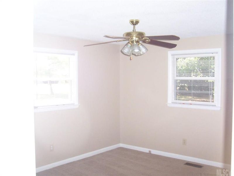 4851 16th St Dr NE, Hickory, NC 28601