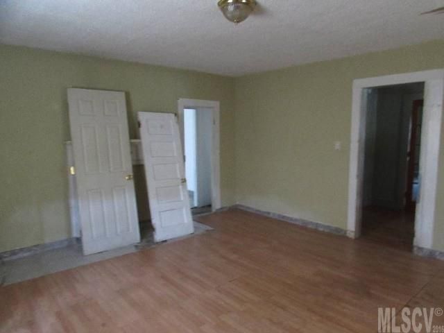 436 First St SW, Hickory, NC 28602