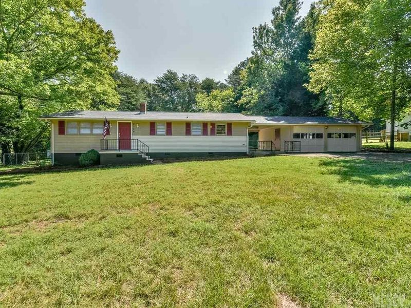 2386 Hillside Dr, Newton, NC 28658