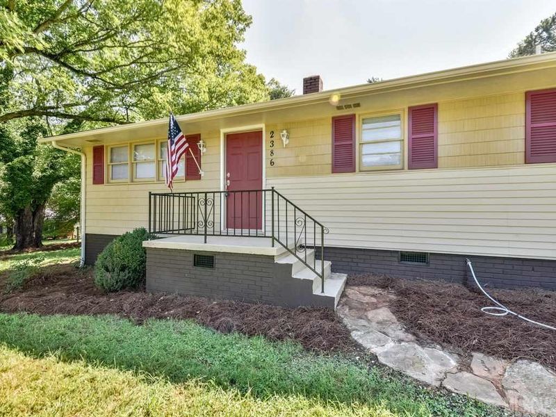2386 Hillside Dr, Newton, NC 28658