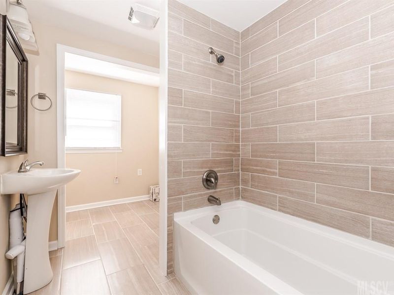 2386 Hillside Dr, Newton, NC 28658