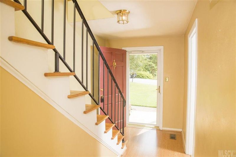 2359 15th St NE, Hickory, NC 28601