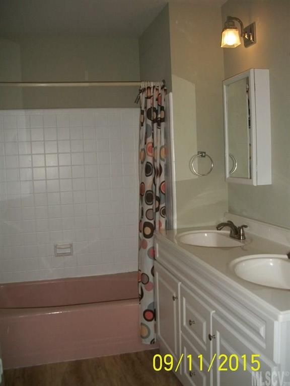 1293 Landsdowne Dr, Conover, NC 28613