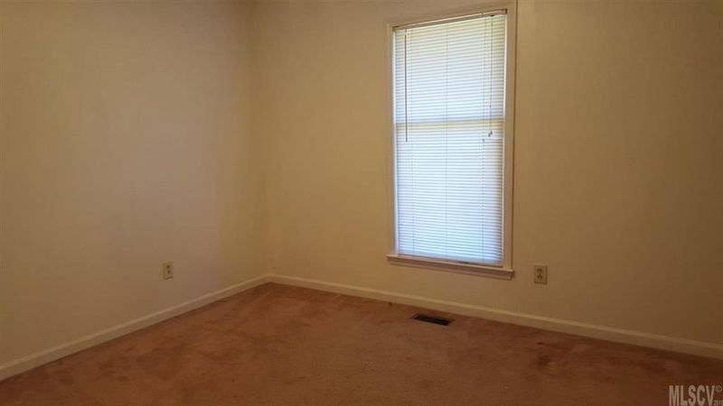 5584 Claridge Dr, Hickory, NC 28602