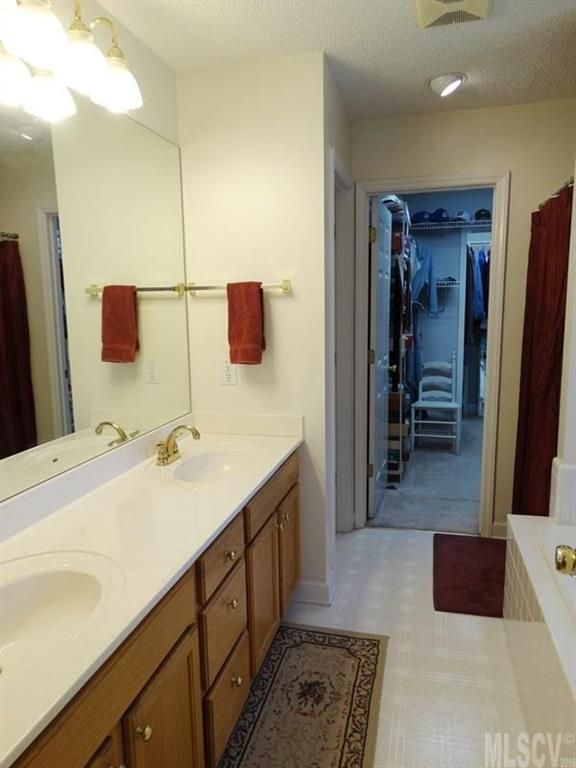 2143 13th St Ct NE, Hickory, NC 28601