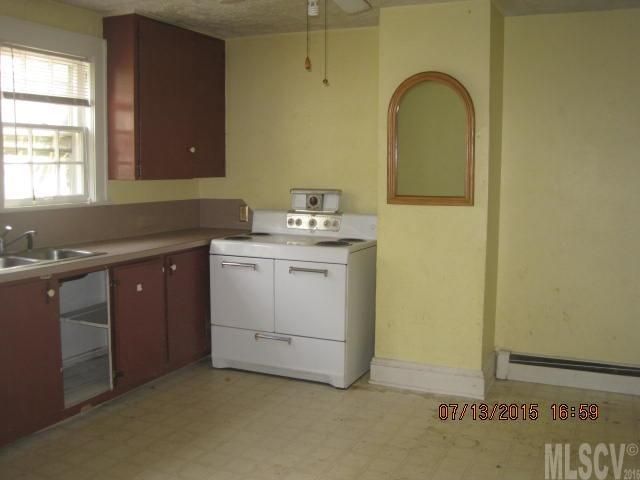931 5th St SE, Hickory, NC 28602