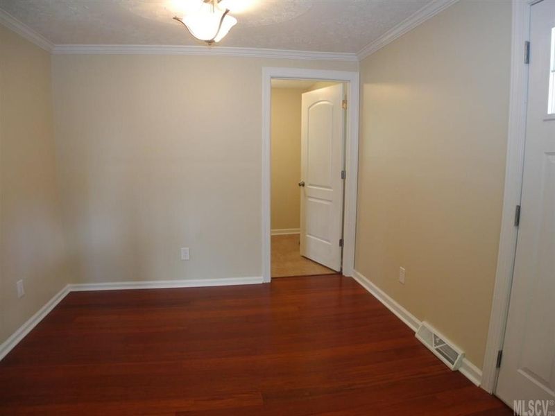 806 Hillard Ln, Lincolnton, NC 28092