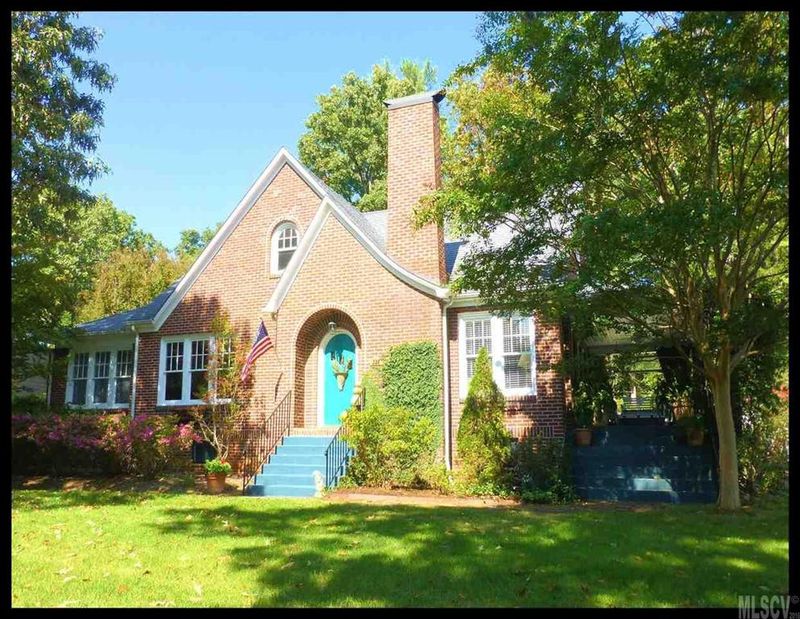 128 8th Ave NW, Hickory, NC 28601