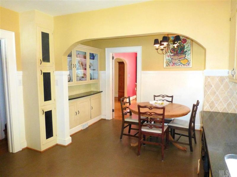 128 8th Ave NW, Hickory, NC 28601