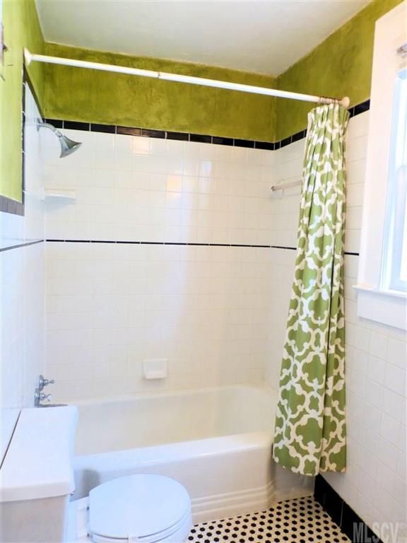 128 8th Ave NW, Hickory, NC 28601