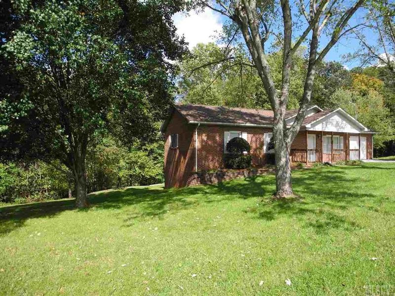 1872 Ashley St, Newton, NC 28658