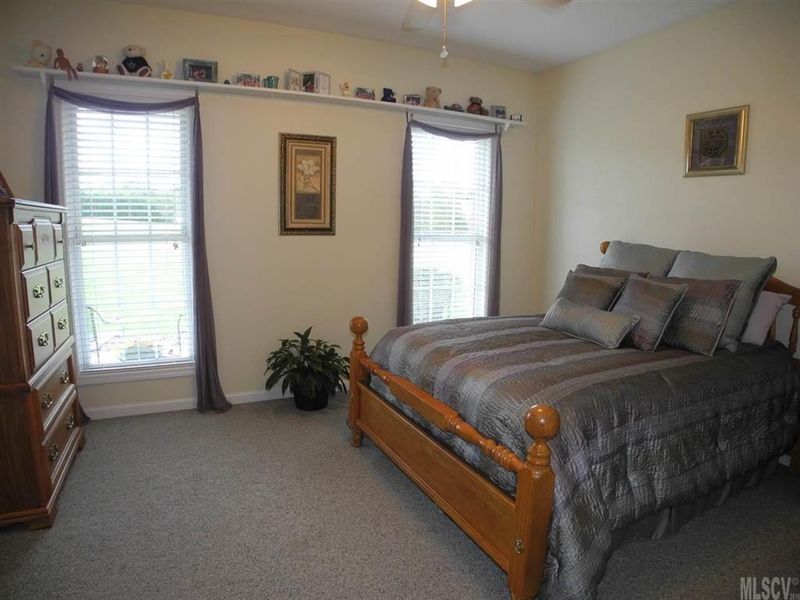 5914 Crescent Dr, Claremont, NC 28610