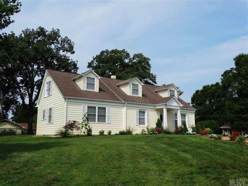 1745 33rd St Dr SW, Hickory, NC 28602