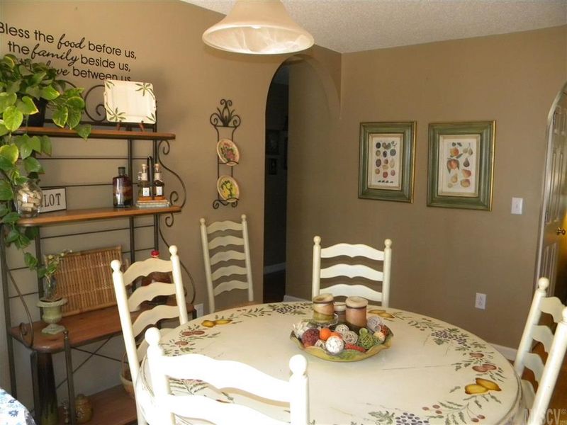 3874 Mattingly Dr, Hickory, NC 28602