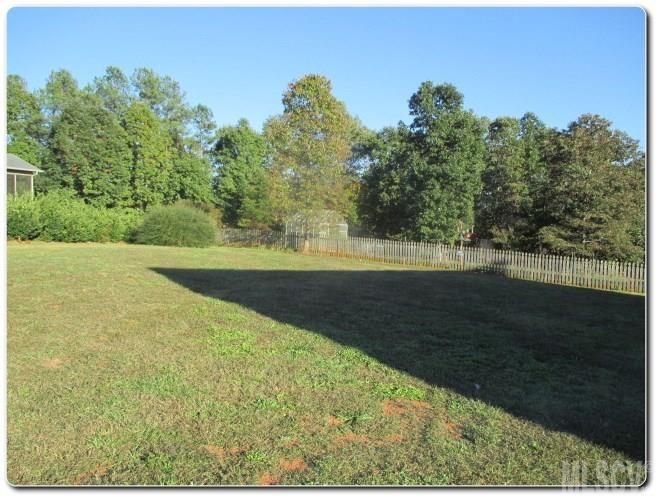 1836 Woodleaf Ct, Conover, NC 28613