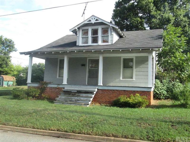 249 4th Ave SE, Hickory, NC 28602