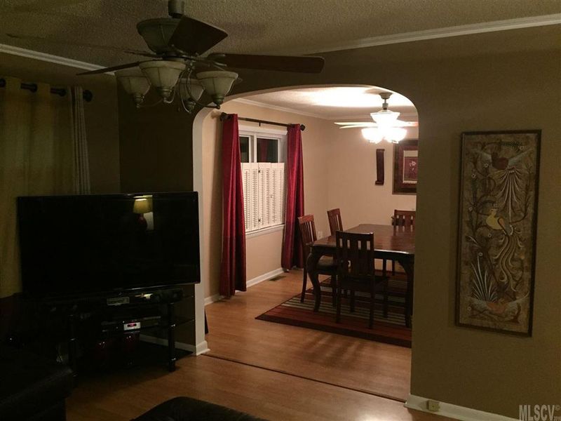 4660 Oakwood Dr, Conover, NC 28613