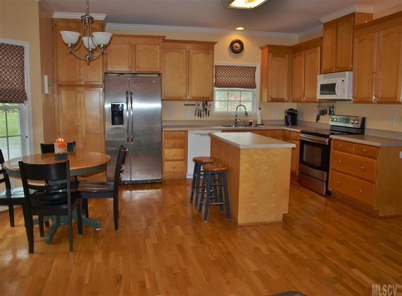 2706 25th St NE, Hickory, NC 28601