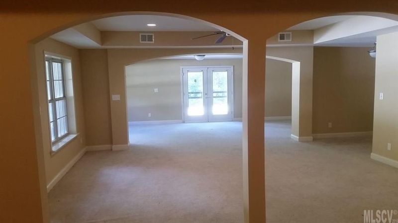 1824 Jaya Dr, Sherrills Ford, NC 28673