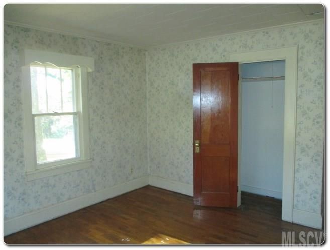 806 E 1st St, Newton, NC 28658