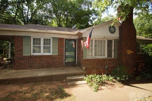 1321 9th Ave SE, Hickory, NC 28602