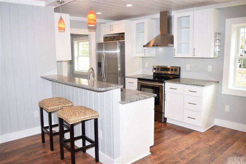 135 16th Ave NW, Hickory, NC 28601