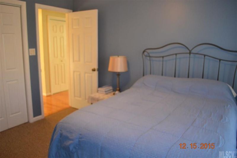 2992 Lawrence Dr, Claremont, NC 28610