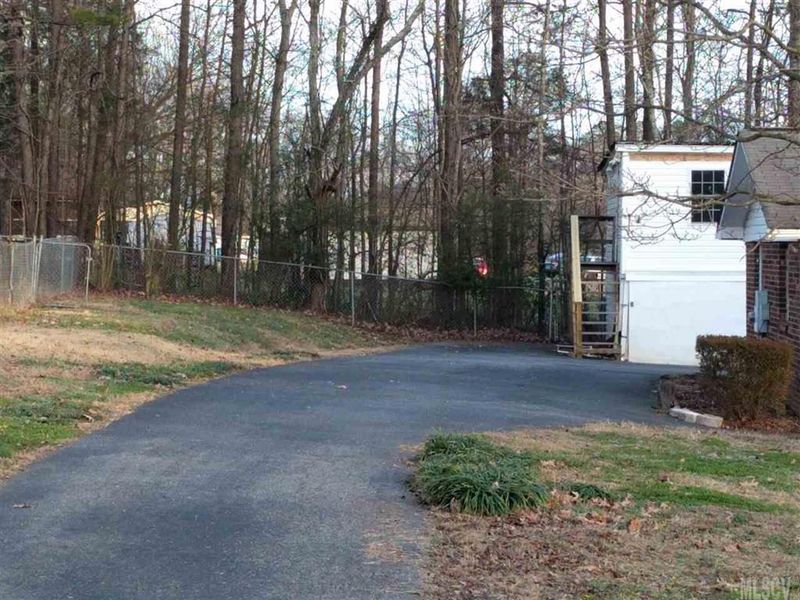 720 Spencer Rd, Conover, NC 28613