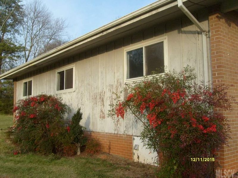 1751 24th Avenue Ct NE, Hickory, NC 28601