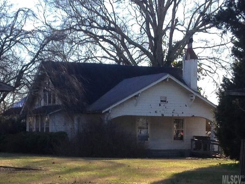 935 E 11th St, Newton, NC 28658