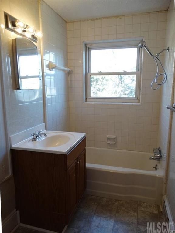 1706 2nd Ave NW, Hickory, NC 28601