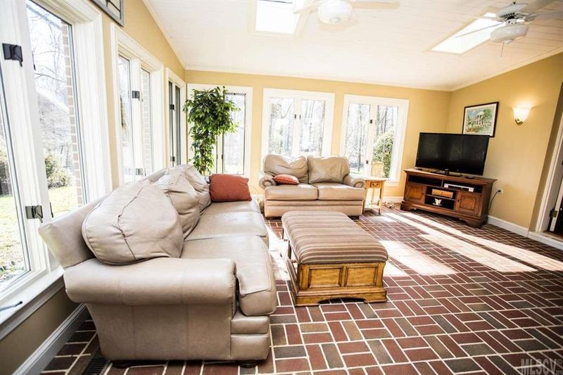 1701 Knolls Dr, Newton, NC 28658