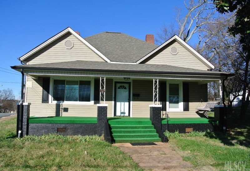 134 W 13th St, Newton, NC 28658