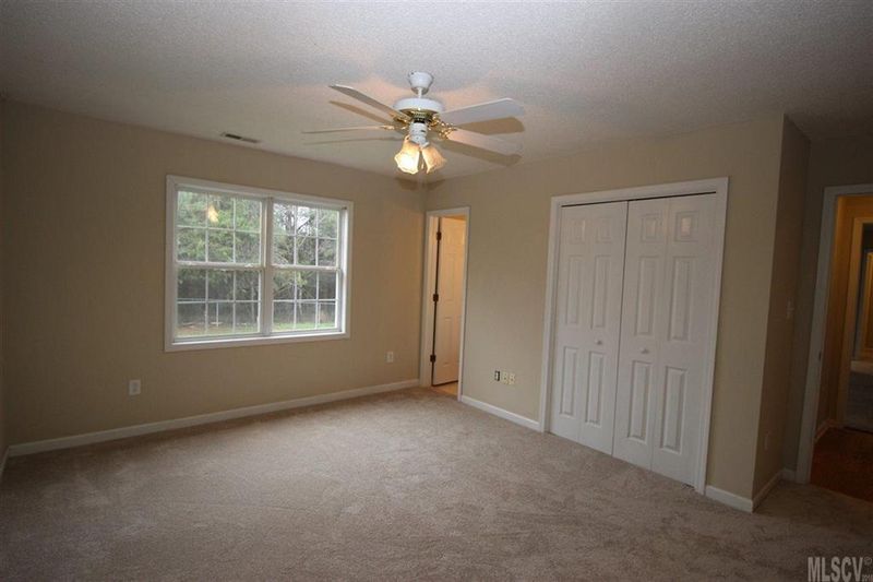 714 Gemcrest Dr, Conover, NC 28613