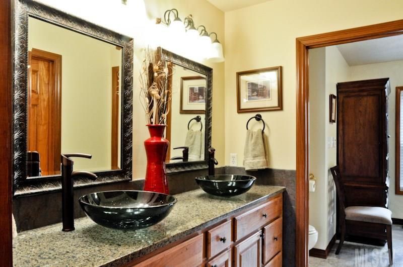 1238 Misty Ln, Hickory, NC 28601